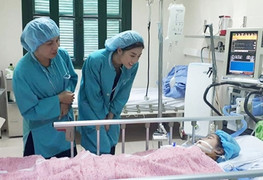 Video: Xúc động bé gái 10 tuổi cảm ơn người hiến tặng tim