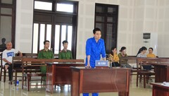 Cựu thiếu úy công an mua 38 lít axít tạt vợ sắp cưới nhận án 8 năm tù