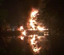 Nhà xưởng bốc cháy ngùn ngụt ở TP.HCM