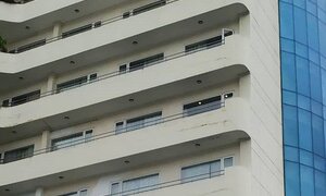 Phó phòng Kế toán ĐH Sư phạm Kỹ thuật Vinh rơi từ tầng 8 khách sạn thiệt mạng