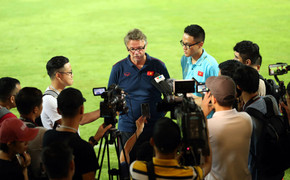 Đánh bại đội bóng châu Âu, HLV Troussier khen ngợi U19 Việt Nam