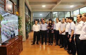 Đoàn công tác thành phố Hà Nội thăm Công ty CP sản xuất hàng thể thao MXP