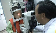 Tưởng con bị cảm lạnh tự ý cho uống thuốc, đến viện mới biết bé suýt mù