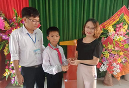 Nhặt được lắc vàng, nam sinh lớp 6 trả người đánh mất