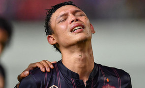 Mất chức vô địch đầy nghiệt ngã, tuyển thủ Thái Lan òa khóc