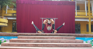 Màn trình diễn Street workout độc đáo của dàn nam sinh khiến dân mạng thích thú