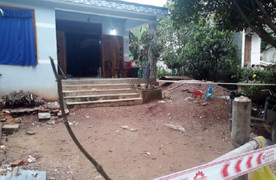 Mang súng dọa người khác, người đàn ông bị đâm chết