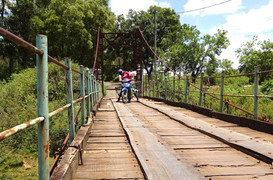 Dân Pleiku 'treo tính mạng' khi đi trên cầu treo Biển Hồ