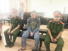 Cha dượng hiếp dâm con riêng của vợ bị tuyên 7 năm tù