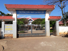 Thầy hiệu trưởng tự ý san sẻ học bổng của học sinh nghèo, phụ huynh bức xúc