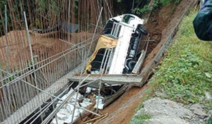 Philippines: Xe tải chở hơn 40 người lao xuống khe núi, 19 người chết