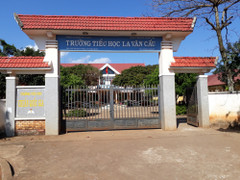 Hiệu trưởng tự ý san sẻ học bổng của học sinh nghèo, phụ huynh bức xúc: Thông tin mới nhất