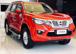 Tồn kho, nhiều xe giảm giá xả hàng ngay đầu tháng 11