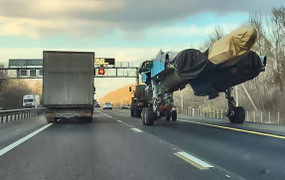 Video: Chiến cơ Su-34 ‘chạy bộ’ trên cao tốc ở Nga