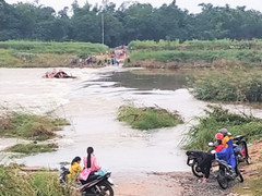 Lật ghe trên sông Trà Khúc, 5 người được cứu sống kịp thời