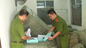 Công an tạm giữ hơn 8 tấn hàng lậu trên tàu Thống Nhất SE19