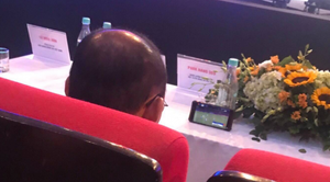 HLV Park Hang Seo chăm chú theo dõi U19 Việt Nam trước lễ V-League Award