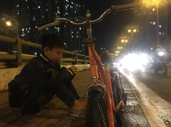 Thảm cảnh những đứa trẻ bị cha mẹ ruột đẩy ra đường ăn xin, bị con nghiện trấn lột như cơm bữa