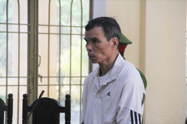 Bị nhắc nhở đi xe ẩu, người đàn ông đâm 2 bà cháu trọng thương