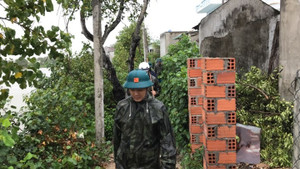 Gió mạnh ở Phú Yên, Bình Định, bão số 6 sắp đổ bộ