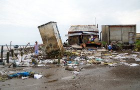 Xóm chạy sạt lở ở Tiền Giang, nơi người dân cứ vài năm lại bị 'nuốt nhà'