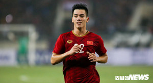 Video: Tiến Linh sút xa đẳng cấp thế giới, Việt Nam 1-0 UAE