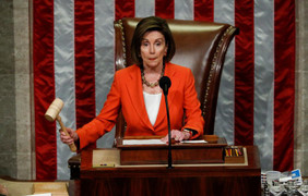 Chủ tịch Hạ viện Nancy Pelosi nói ông Trump thừa nhận ‘hối lộ’