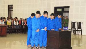 8 thanh niên chém người vỡ trán, dập não sau cuộc liên hoan