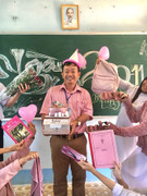 Thầy giáo bắt trend 'lớp học tông xoẹt tông' cùng học sinh dịp 20/11