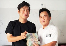 Chủ nhà hàng giữ hộ gần 1,6 tỷ đồng của du khách Hàn Quốc để hớ hênh trên ô tô