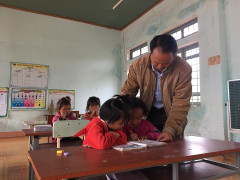 Lớp học 1 thầy 5 trò dưới chân núi Ngọc Linh