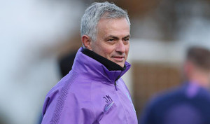 Jose Mourinho lao vào huấn luyện, khen nức nở Tottenham