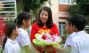 Người kiên trì 'vá' tâm hồn những đứa trẻ bị bỏ rơi vì 'nhiễm H'