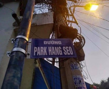 Tháo bảng tên đường 'Park Hang Seo' dân tự gắn ở TP.HCM