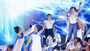 Để con lên sân khấu vào phút chót, Khánh Thi - Phan Hiển ngỡ ngàng