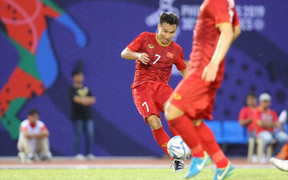 Trọng Hùng kiến tạo, Triệu Việt Hưng nâng tỷ số lên 4-0 cho U22 Việt Nam