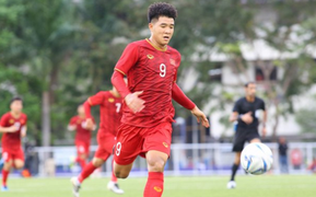 Ngày rực rỡ của Hà Đức Chinh khiến HLV Park Hang Seo phải 'đuổi khéo'