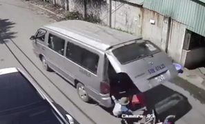 Ba học sinh tiểu học văng khỏi xe đưa đón: Vì sao cô giáo không báo cáo sự việc?