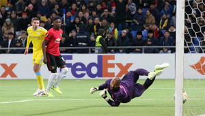 Dùng đội hình B, Man Utd thua Astana