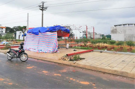 Cẩu khung sắt, 11 công nhân bị điện giật thương vong