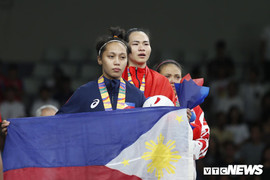 Vương Thị Huyền ngấn lệ, dành tặng HCV SEA Games 30 cho bố mẹ đã khuất