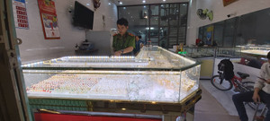 Tiệm vàng bị trộm vì ông chủ mải xem U22 Việt Nam đá với Indonesia