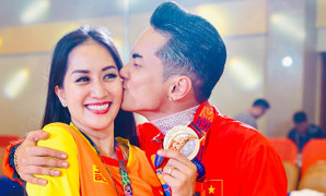 Sau khi giành HCV tại SEA Games, Phan Hiển vỡ òa hạnh phúc, ôm hôn Khánh Thi