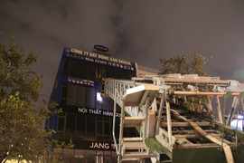 Cứu 6 người mắc kẹt trong ngôi nhà 5 tầng bốc cháy ngùn ngụt ở Đà Nẵng