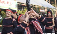 Hàng nghìn nghệ nhân biểu diễn lễ trong hội đường phố 'Vũ điệu cồng chiêng'