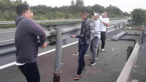 Nhiều tài xế bị công an triệu tập vì tháo dải phân cách cao tốc Long Thành