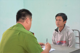 Bắt, khởi tố gã hàng xóm hiếp dâm bé gái 8 tuổi