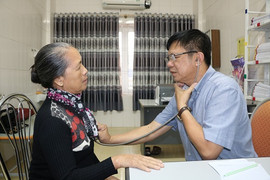 Bệnh viện Trung ương Huế khám sàng lọc tim mạch miễn phí cho người Hà Tĩnh