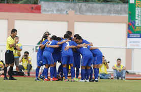 Video: Hàng thủ U22 Việt Nam mắc sai lầm, U22 Thái Lan dẫn 2-0