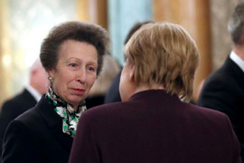 Sự thật video Công chúa Anh từ chối tiếp đón Tổng thống Trump, bị Nữ hoàng nhắc nhở